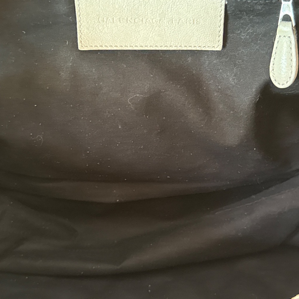 Balenciaga Matelasse Paris quilted  ivory leather handbag with mirror - Picture 16 of 17
